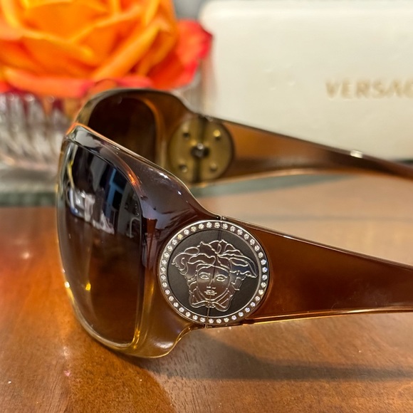 Authentic Versace sunglasses in great condition - Picture 2 of 9